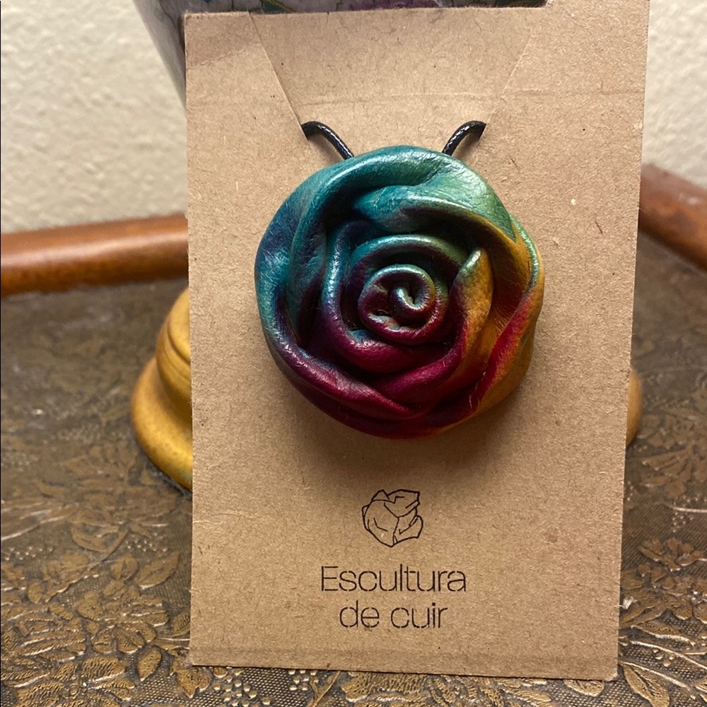 NWT Escultura de Cuir Rainbow Multicolor Leather Rose Necklace (Spanish Leather)